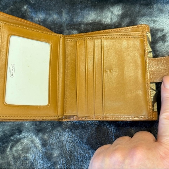 WALLET BUNDLE! LV/COACH - Picture 11 of 16